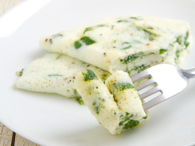 A clássica omelete de proteína com ervas na dieta de ovo para perda de peso